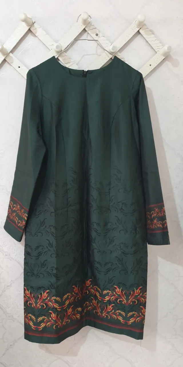 تعدادی مانتو زنانه — تصویر ۹