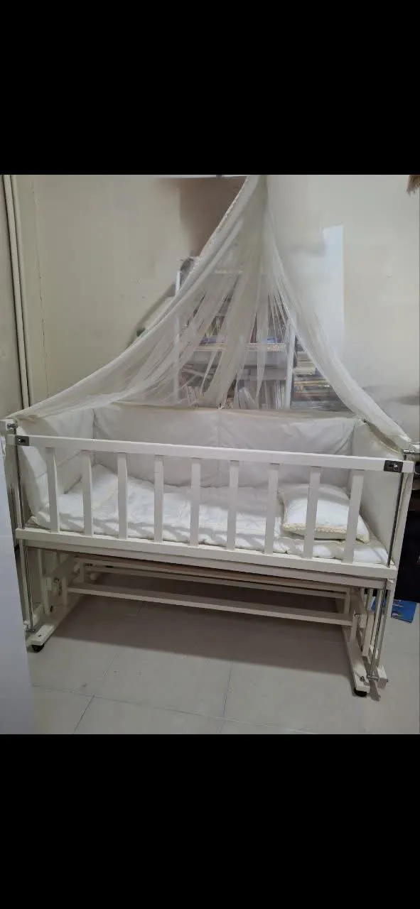 تخت و گهواره کنار تخت مادر  — تصویر ۴