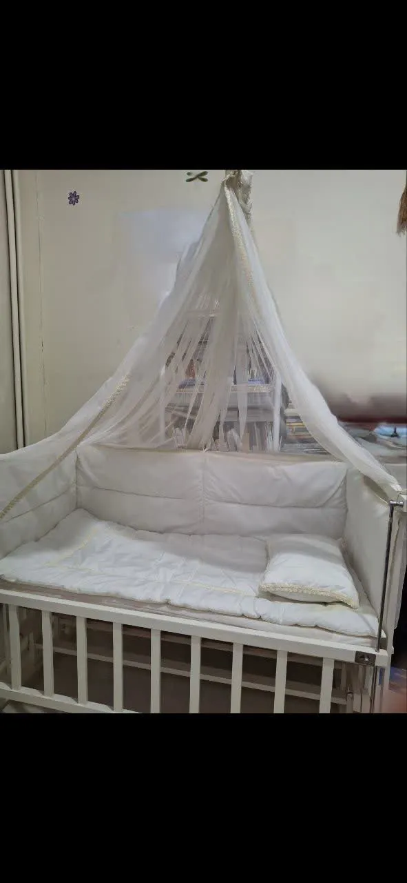تخت و گهواره کنار تخت مادر  — تصویر ۳