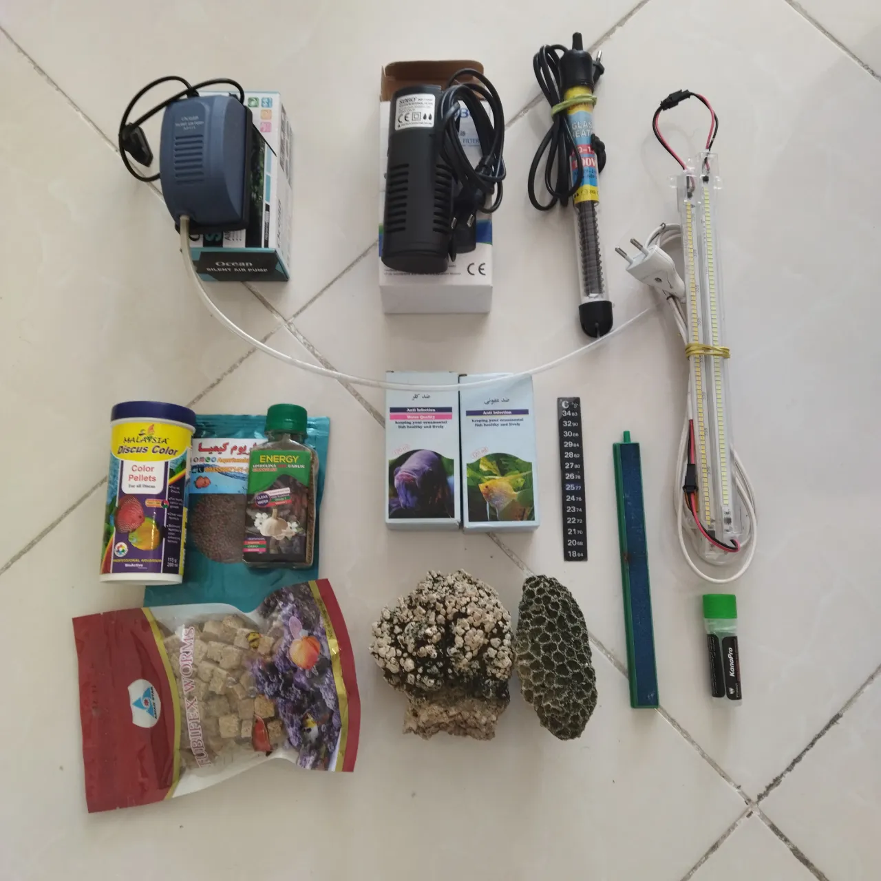 آکواریوم شیشه خم شرکتی با در شیشه ای — تصویر ۵